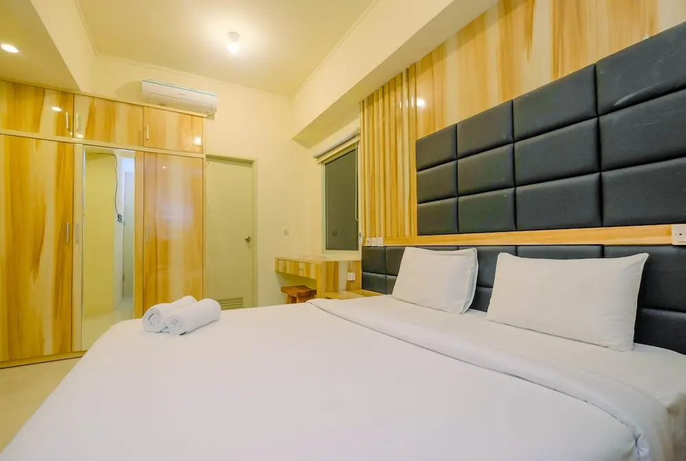 Strategic 2BR Apartment with Workspace @ Season City