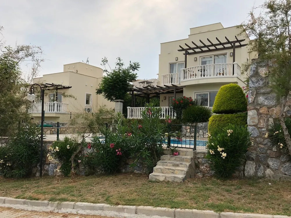 2 Bedrooms Apartment Lake View 5 by Likya Global