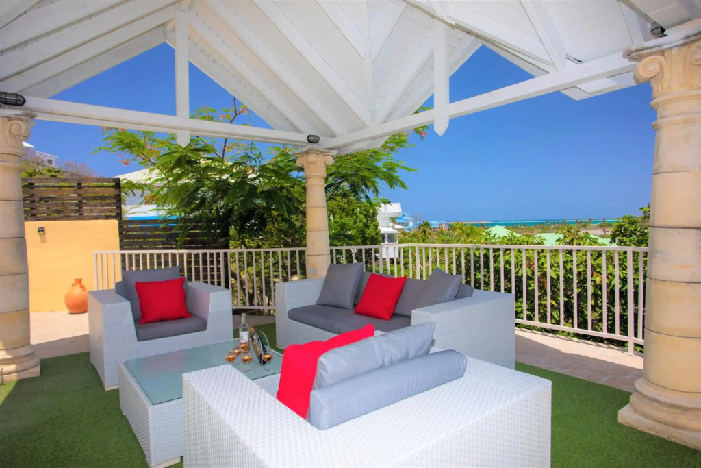 Spacious Villa with Ocean and Mountain view-4 beds
