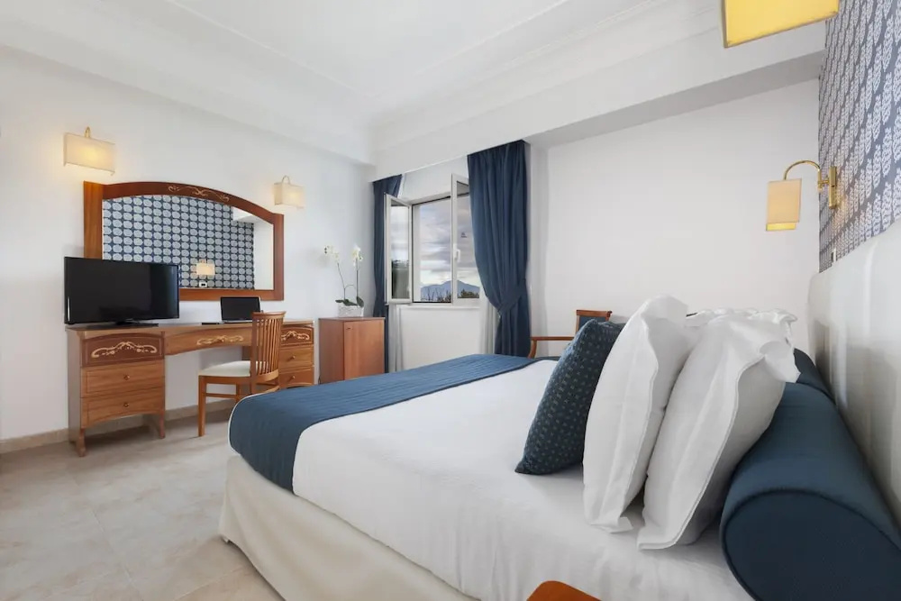 Platano Double room with garden view (full double bed)
