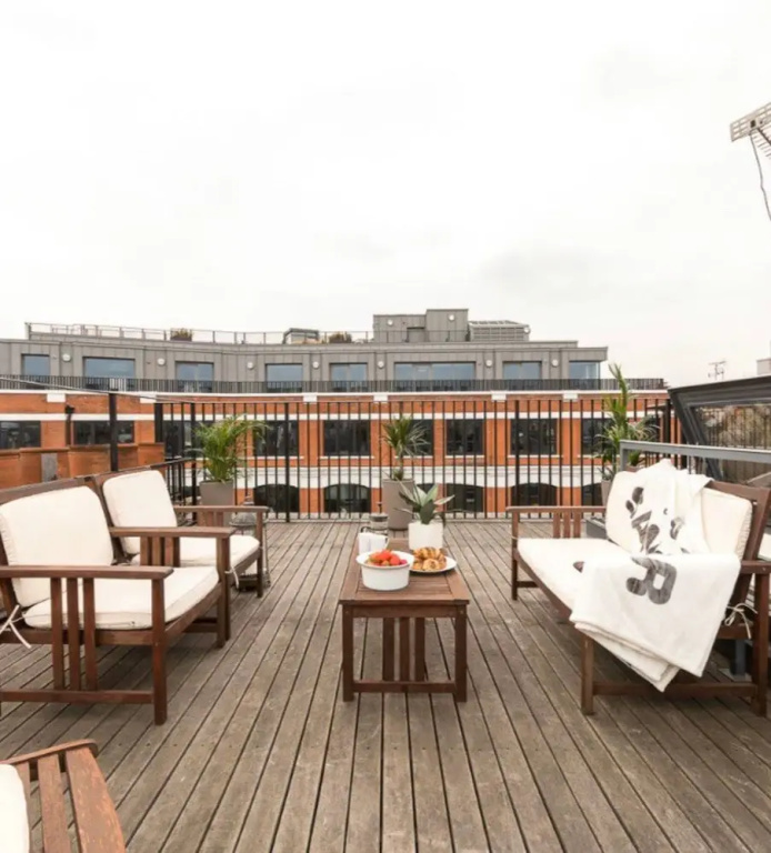 Striking 2 Bed With Roof Terrace, a short walk from Oxford Street.