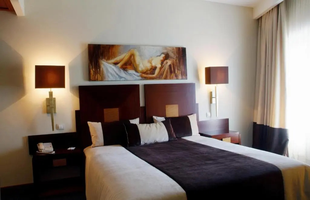 Standard Double room with canal view (full double bed)