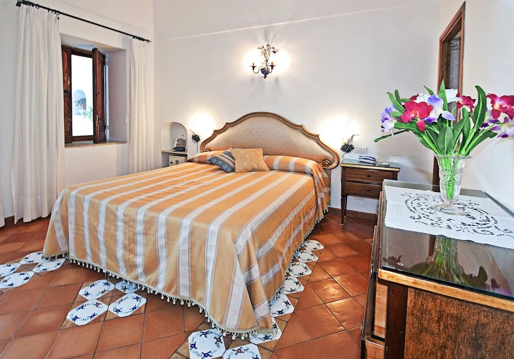 Standard Double Basement room with sea view (full double bed)