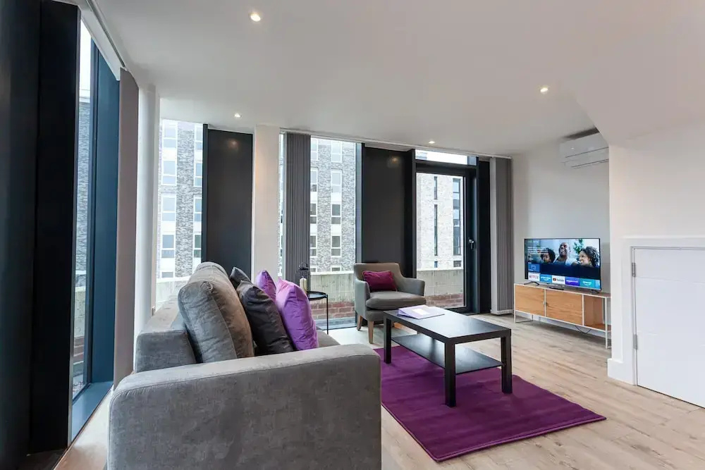 Spacious Two Bedroom Penthouse in MCR City Centre