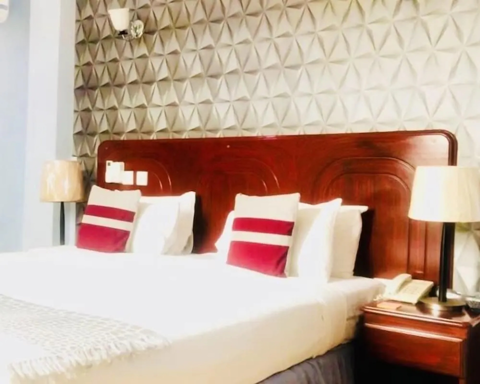 Deluxe Double room with balcony (full double bed)