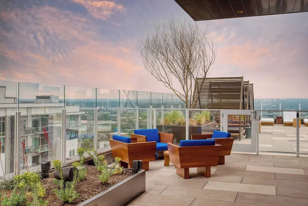 Luxe High Rise Near DT Austin w/ Views Rooftop Pool, Gym, & Luxe Amenities