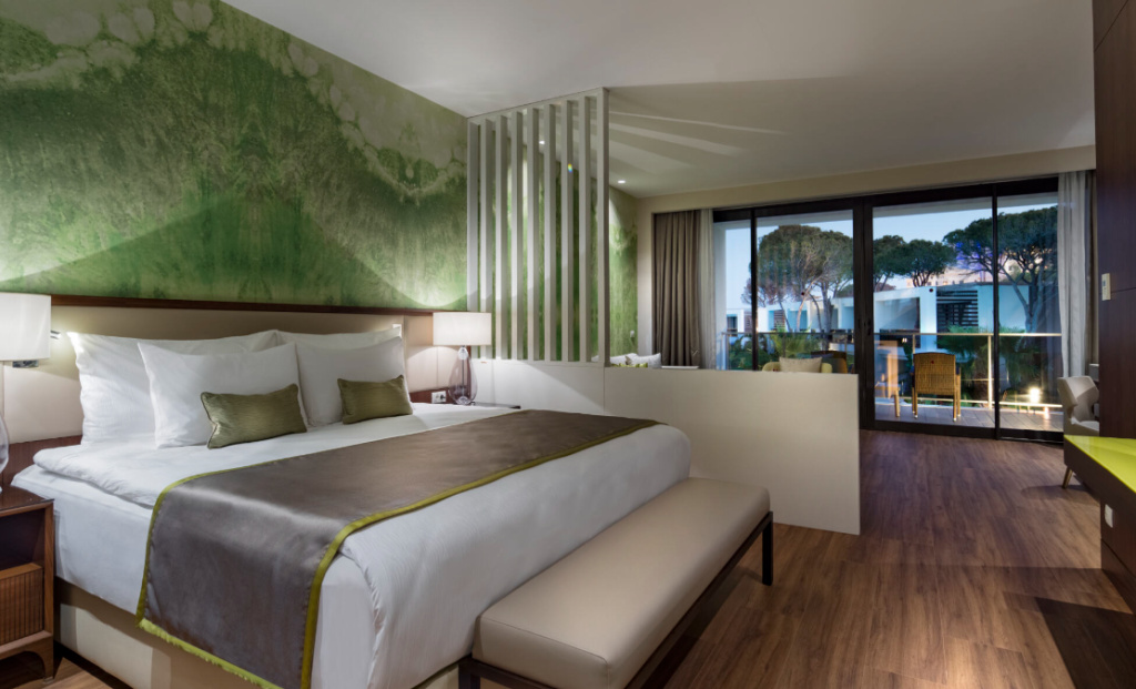 Family Garden Suite with pool view