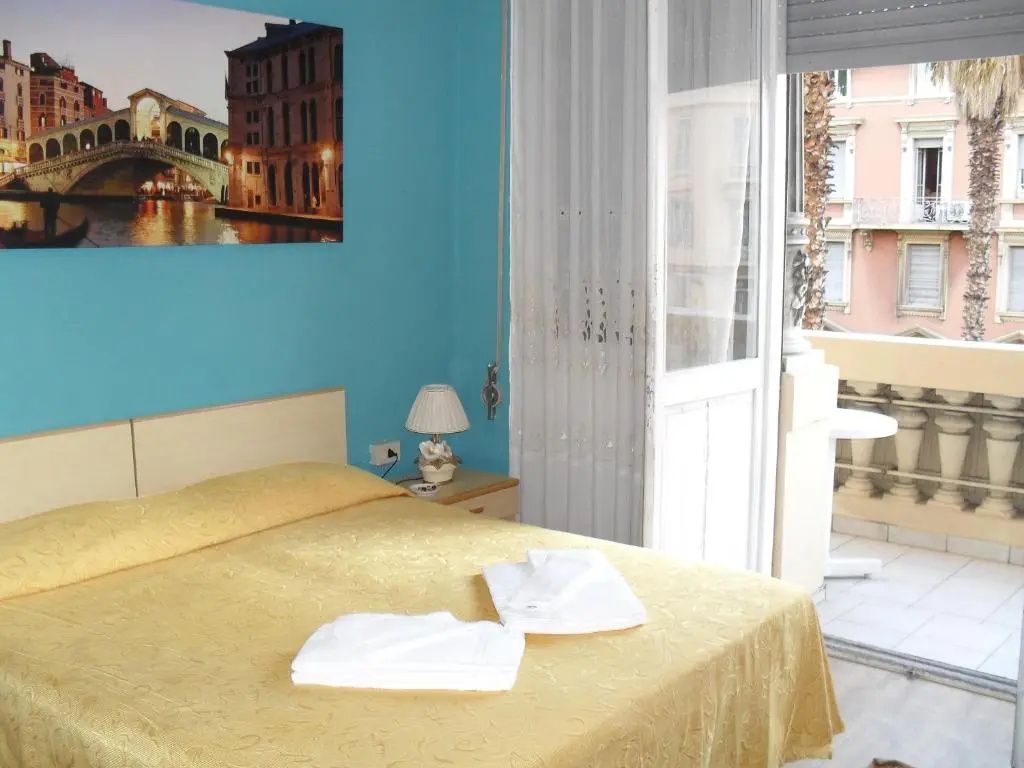 Standard Double room with balcony and with sea view (full double bed)