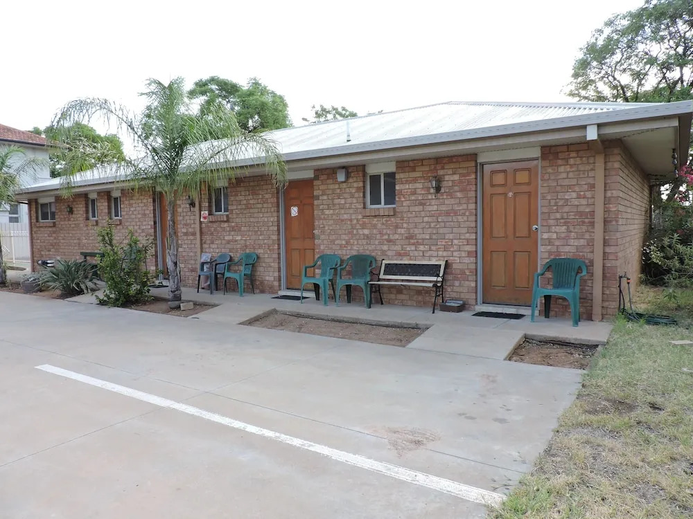 標準三人房，設有陽台及景觀。