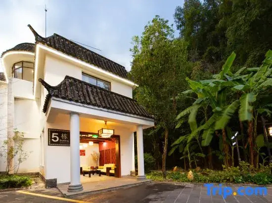 Rehai Hot Spring Resort · Meinvchi