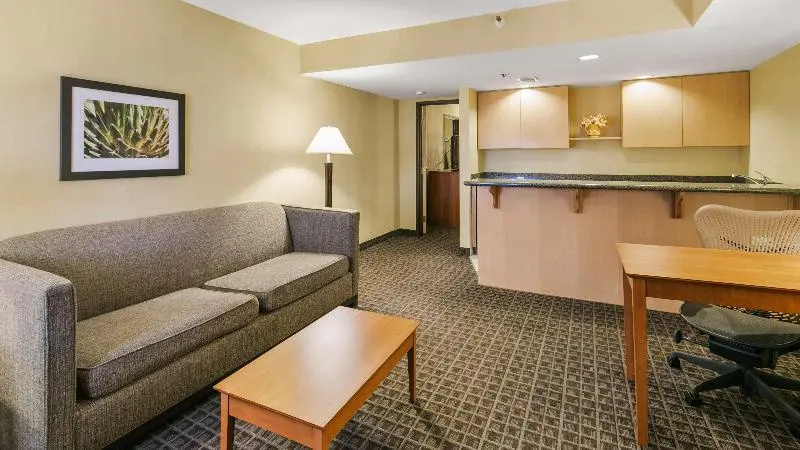 Best Western Plus Scottsdale Thunderbird Suites - Chambres