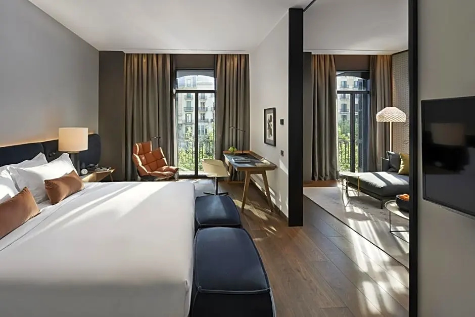Deluxe Double Suite (full double bed)