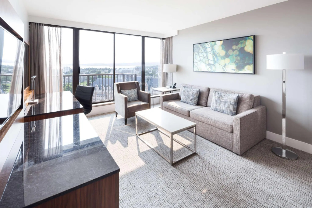 Double Suite with balcony and with water view (full double bed)