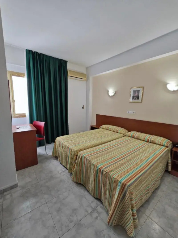 Interior Double room (full double bed)