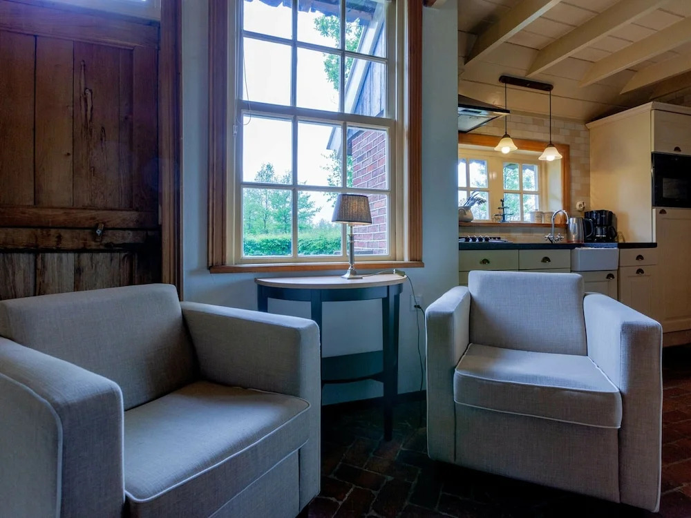 Farmhouse in Enschede Near Forest — фото 3