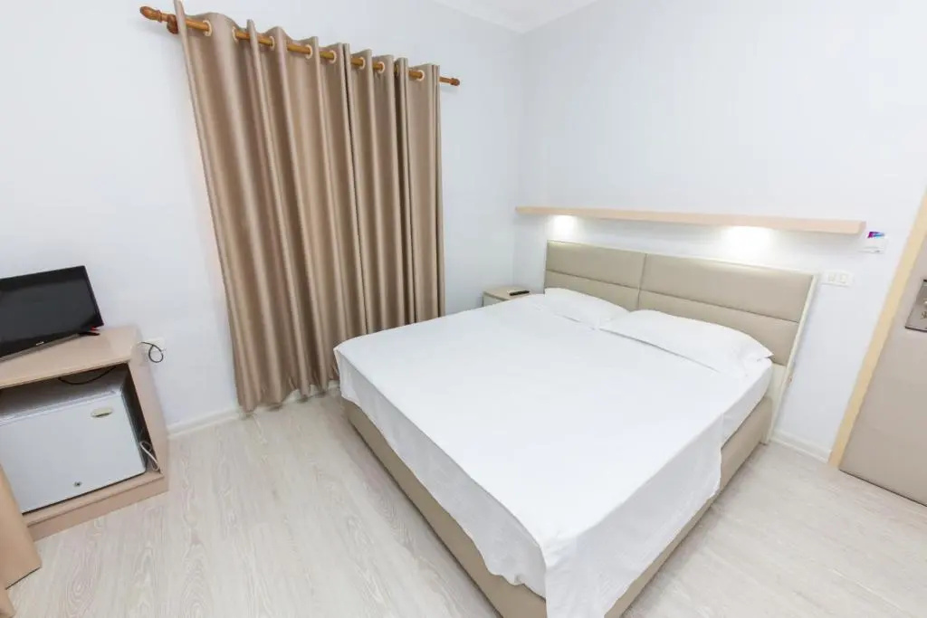 Standard Double room with balcony and with partial sea view (full double bed)