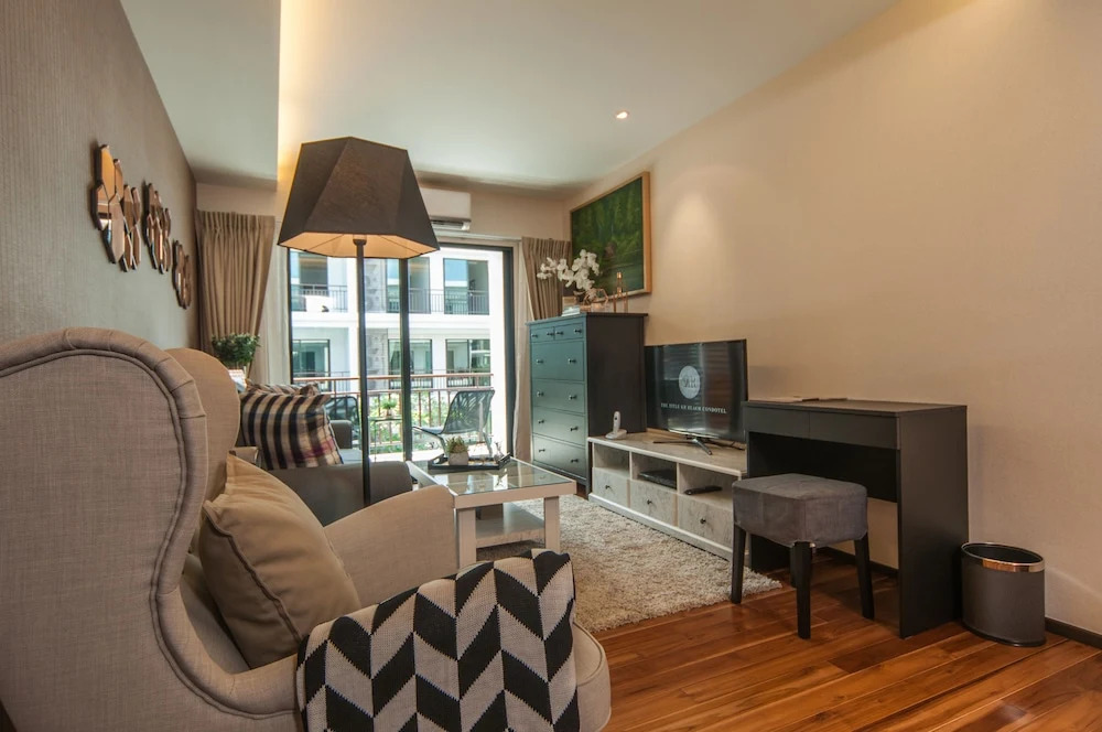 Люкс Comfort c 1 комнатой с балконом и с красивым видом из окна в The Title KR Beach Condotel Rawai Phuket
