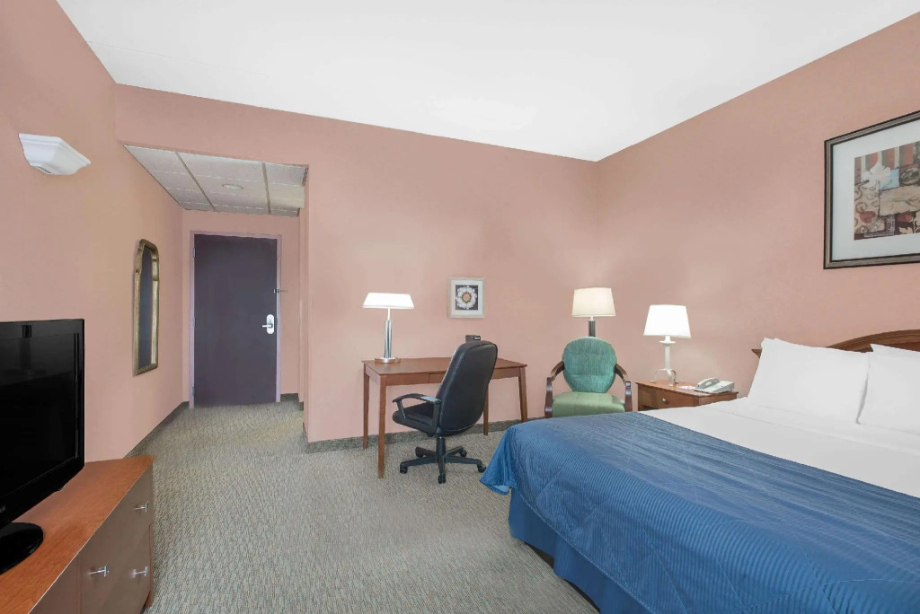 Double Suite (full double bed)
