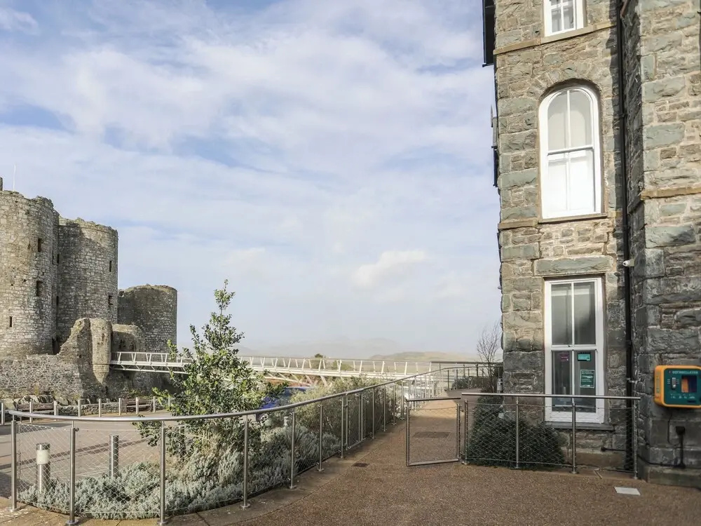 Harlech Apartments - Efnisien