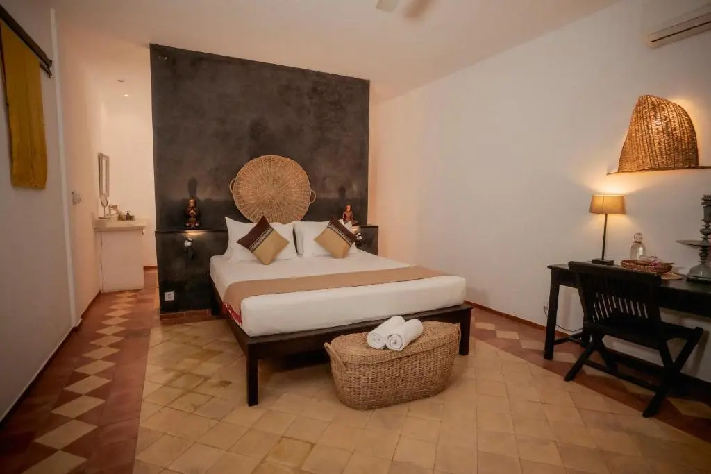 Deluxe Double room (full double bed)