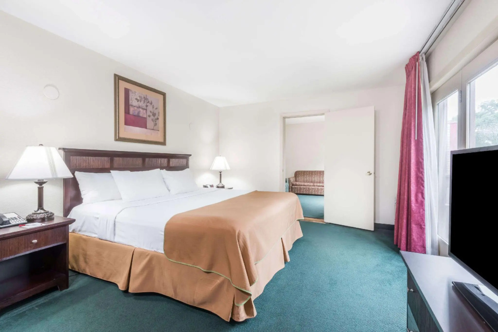 Double Suite (full double bed)