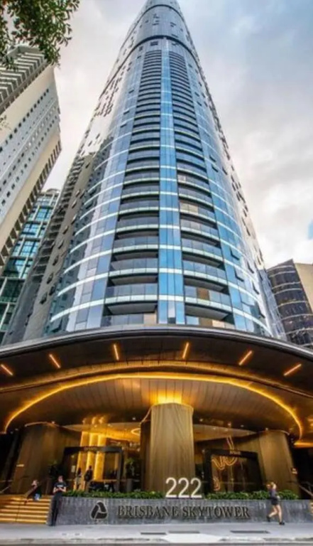 2BR Luxury Skytower Views CBD Pool Gym Netflix