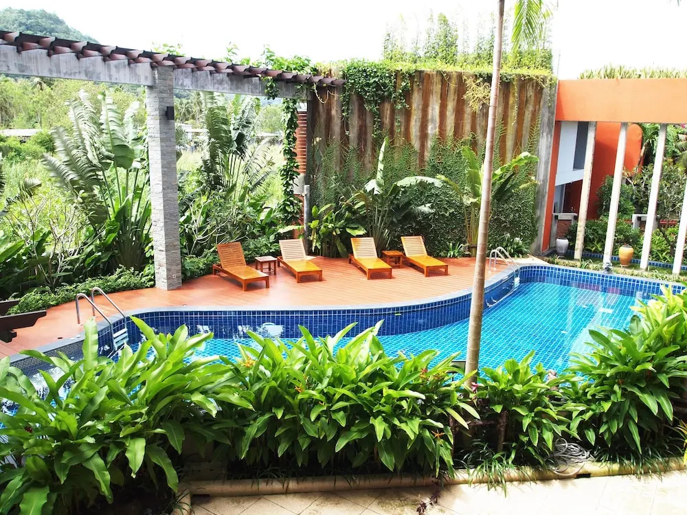 Economy Double room with pool view (full double bed)