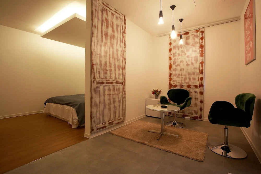 Deluxe Double room (full double bed)