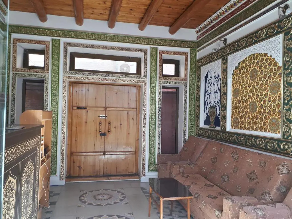 Comfort room