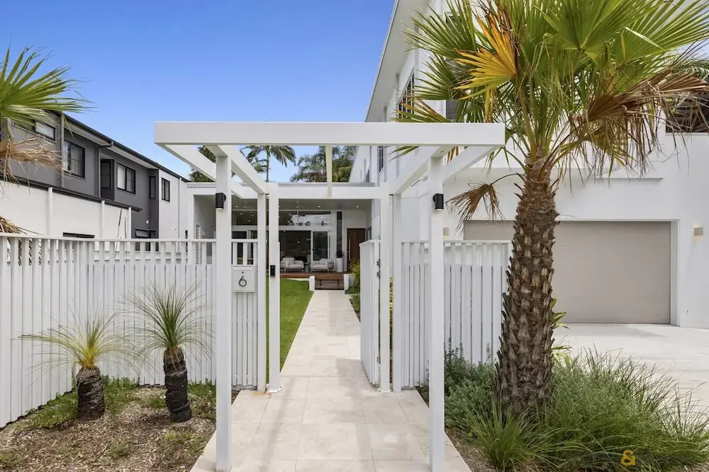 Quiet Coastal Retreat With BBQ & Outdoor Space