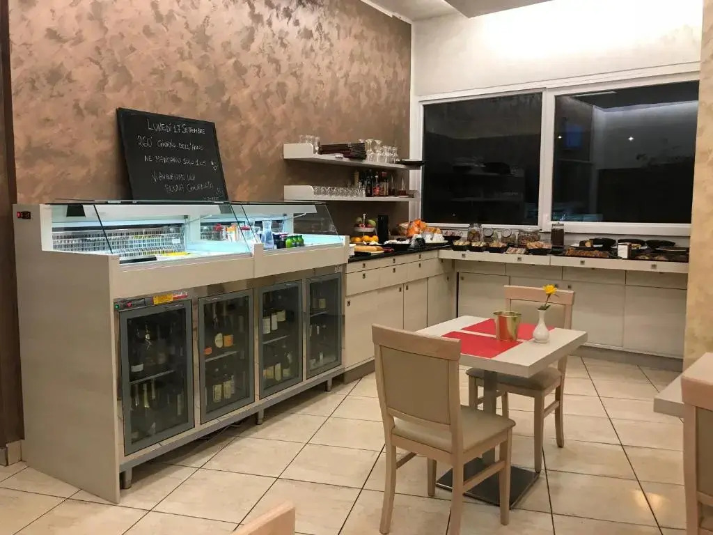 Deluxe Double room with balcony full double bed