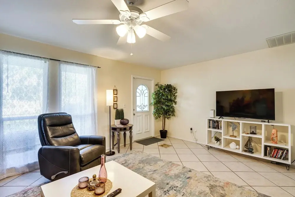 7 Mi to Beaches: Pet-friendly Cape Coral Home