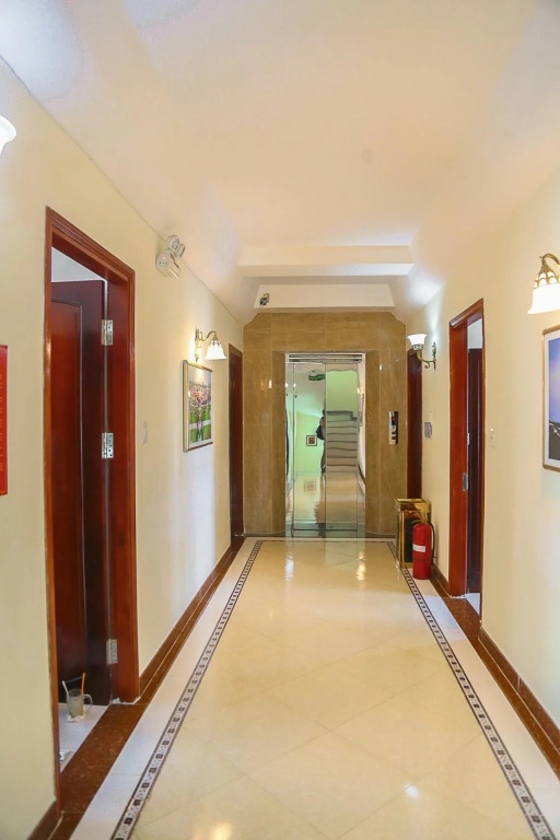 Golden Hotel - Général