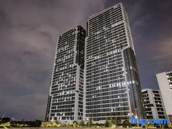 Yingfu Apartment (Guangzhou Yangang Subway Station Xinghui Haizhuwan Branch)