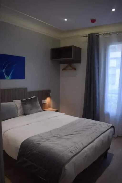 Standard Double room with city view (full double bed)