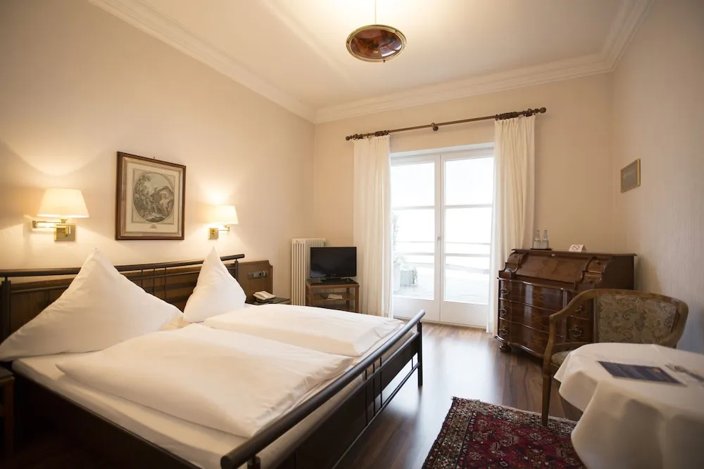 Superior Double room with balcony (full double bed)