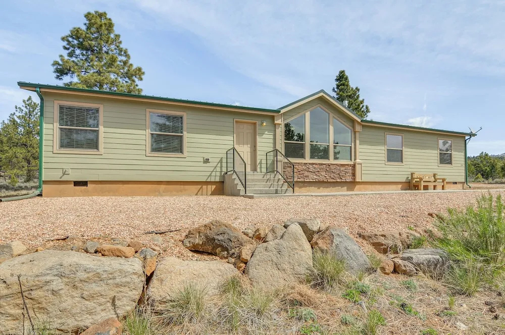 Secluded Boulder House - Next to National Forests!