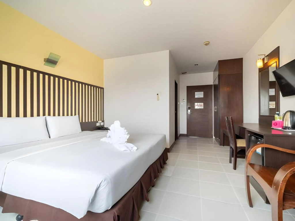 Sunday JA Plus Hotel — фото
