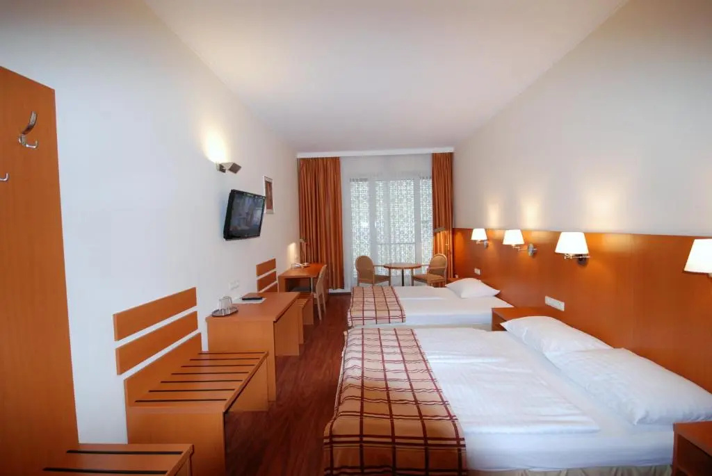 Continental Hotel-Pension - Chambres