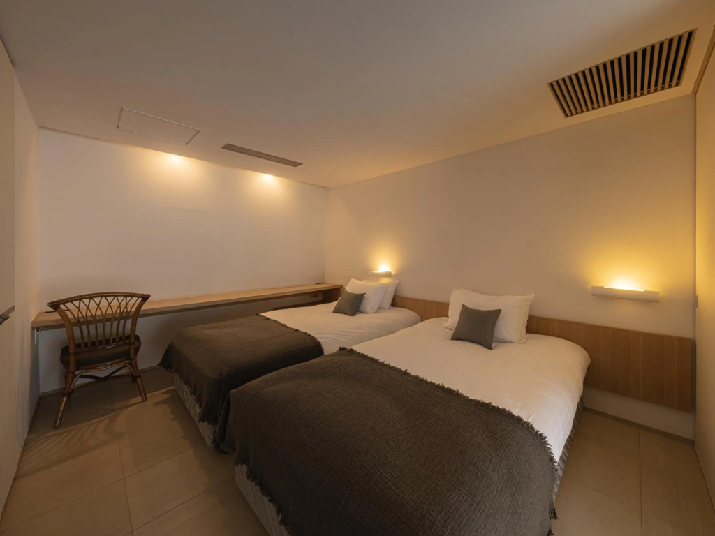OTARU RETREAT by Onko Chishin — 2