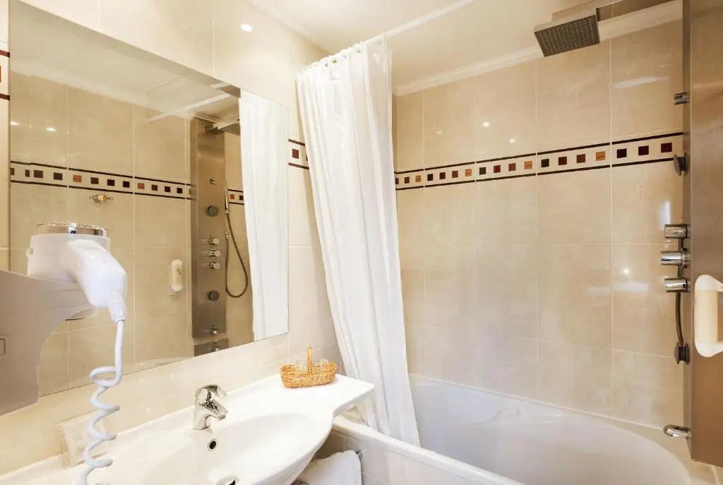 Premium Double room with balcony (full double bed)