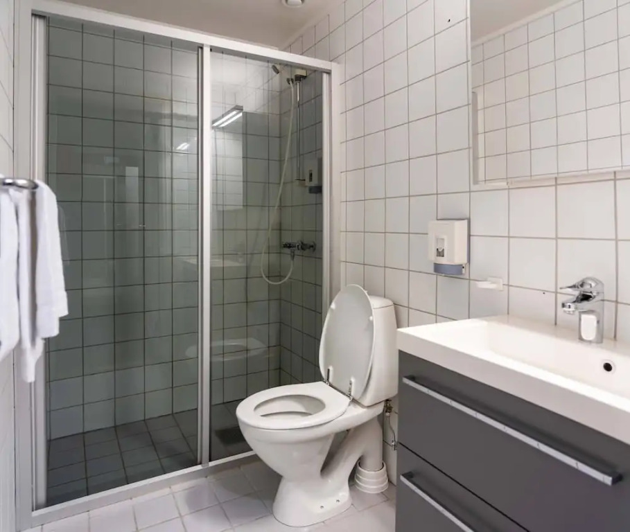 三間標準四人房，帶有海景雙床