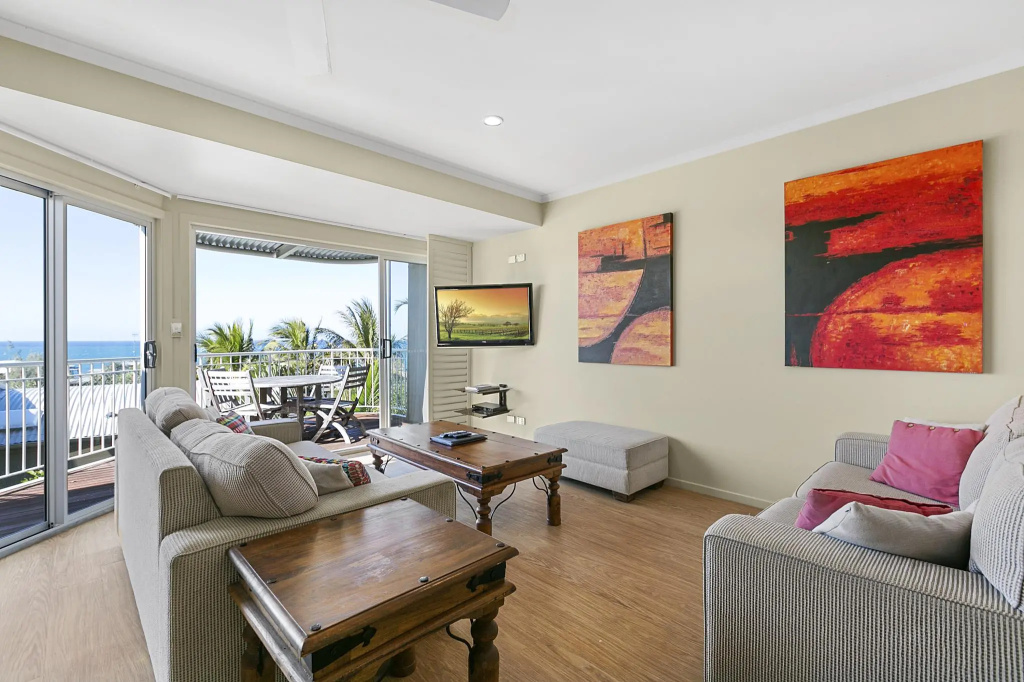 3 Bedrooms Apartment with ocean view