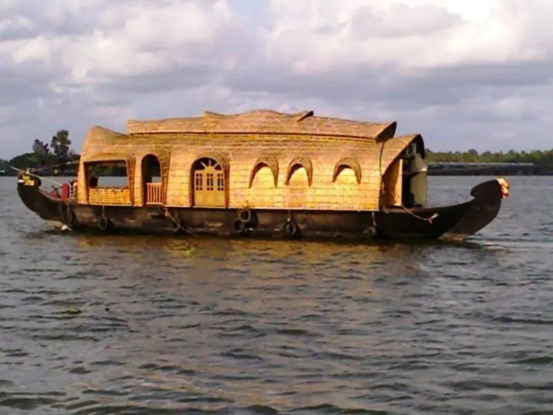 Kananavasan Houseboat