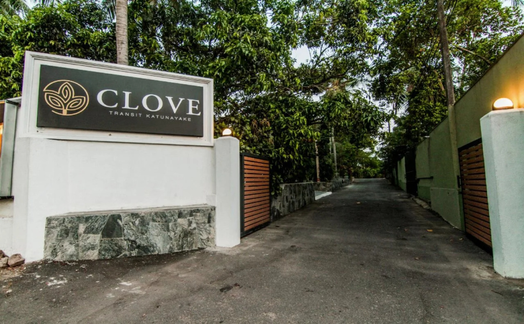Clove Transit Hotel by OYO Rooms