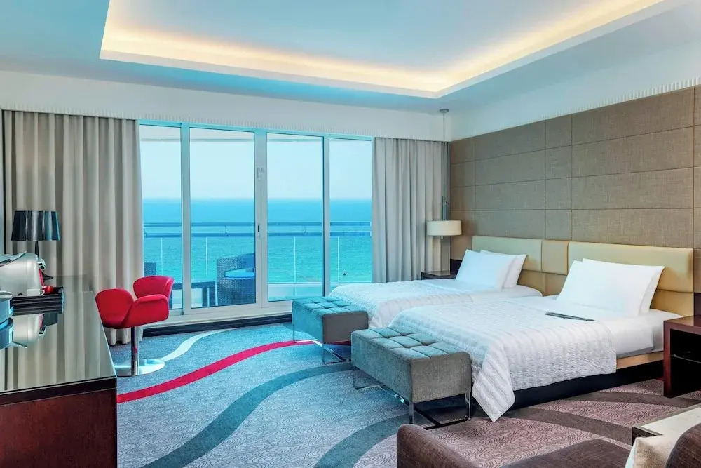 Двухместный клубный номер Deluxe с видом на океан 2 отдельные кровати в Le Meridien Al Aqah Beach