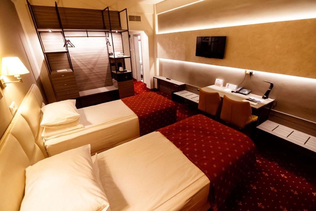 Standard Twin room (twin beds) — room photo 2