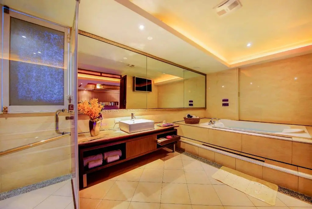 Deluxe Double room (full double bed)