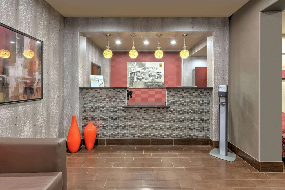 Lobby & Reception