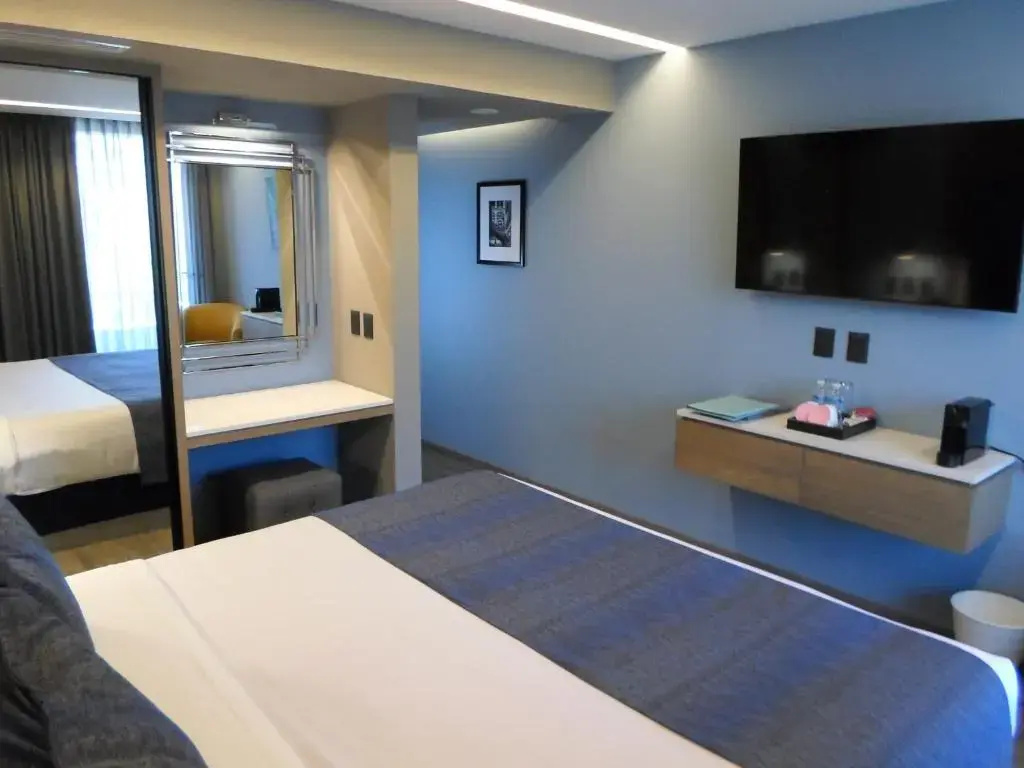 Double Suite with balcony (full double bed)